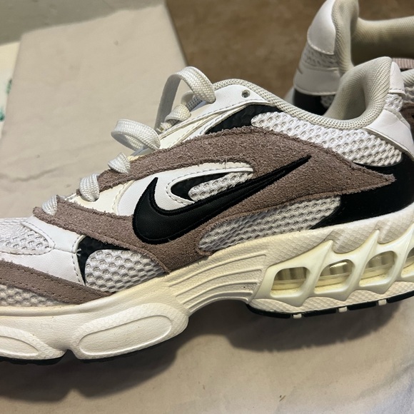 Nike Zoom Air Fire Size Women’s 7.5 in Dust, Black, and White - Picture 4 of 7